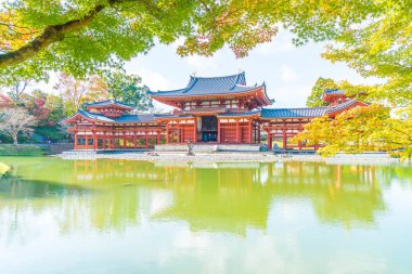 Güzel mimari Byodo içinde Kyoto tapınakta.