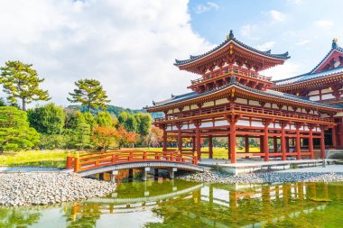 Güzel mimari Byodo içinde Kyoto tapınakta.