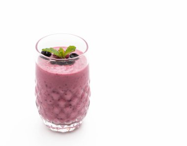 karışık meyveli yoğurt smoothies ile
