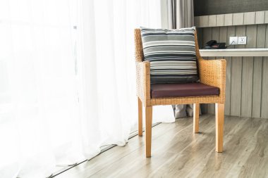 Kanepe oturma Interio dekorasyonda güzel lüks yastık