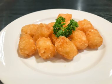 kıymalı patates plaka üzerinde