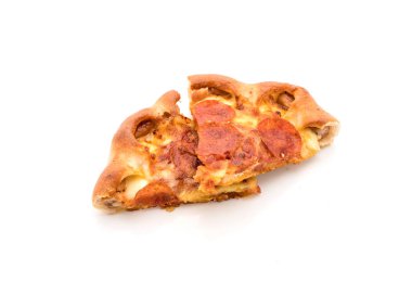 Beyaz zemin üzerine ev yapımı biberli Pizza 