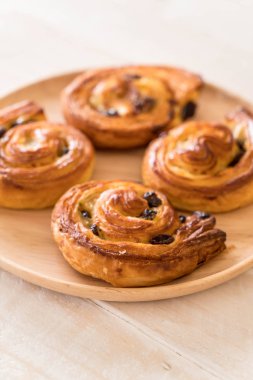 tarçınlı üzümlü rulo