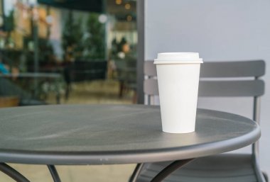 Kahve dükkanında kahve fincanı.