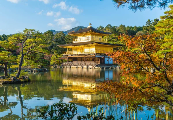 Bella architettura al Tempio Kinkakuji (Il Padiglione d'Oro ) — Foto Stock