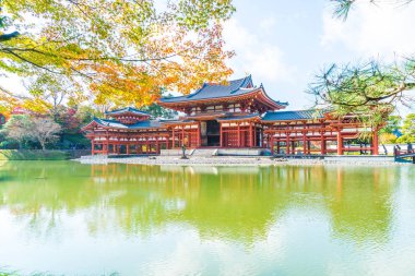 Güzel mimari Byodo içinde Kyoto tapınakta.