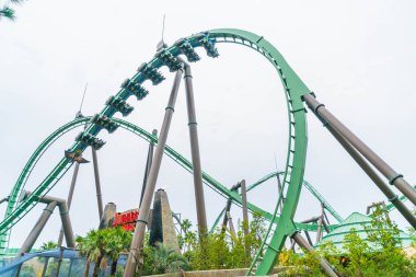 Osaka, Japonya - 21 Kasım 2016: Roller coaster Universal Studios