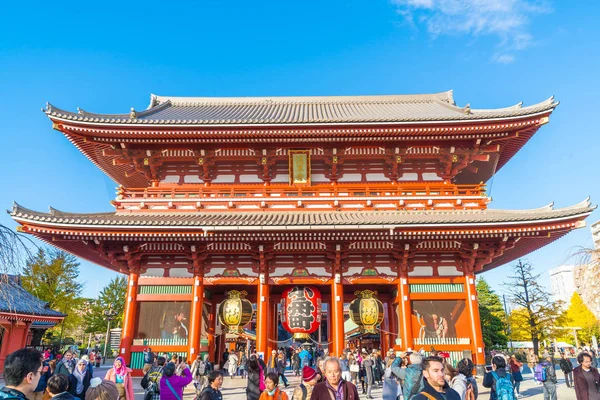 东京 11 月 28： 拥挤的人群，在佛教寺庙浅草寺在东京 — 图库照片