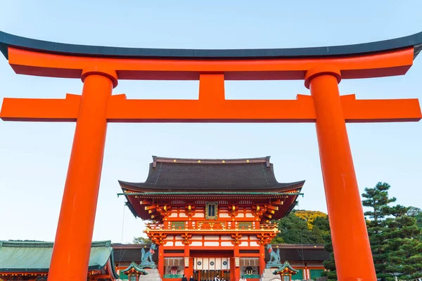 Красива архітектура Fushimiinari Taisha Shrinetemple в Кіото — стокове фото