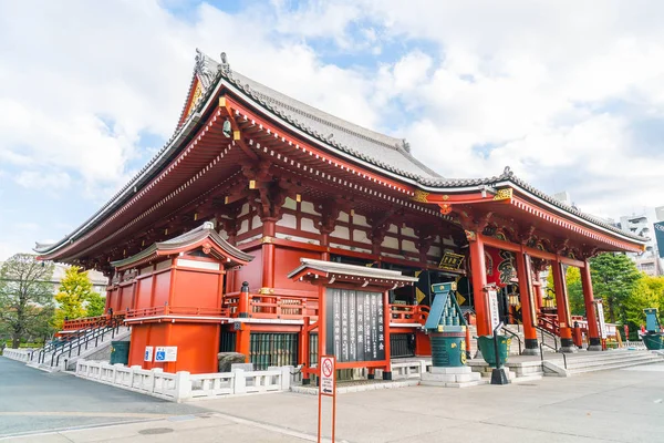 Tokyo-Kasım 16: Budist tapınağı Sensoji Novem tarihinde kalabalık insanlara