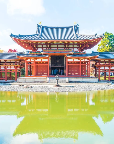 Güzel mimari Byodo içinde Kyoto tapınakta.