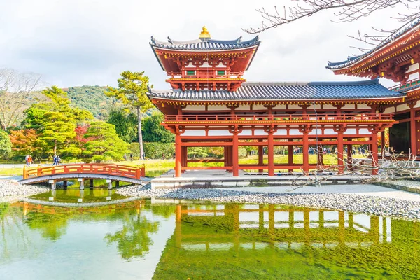 Güzel mimari Byodo içinde Kyoto tapınakta.