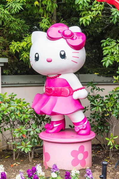 Osaka, Japonya - 21 Kasım 2016: Elmo, Kitty ve Snoopy, Cadılar Bayramı