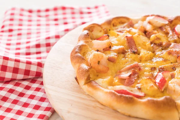 Ev yapımı hawaiian deniz ürünleri pizza
