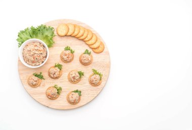 ton balıklı salata kraker ile