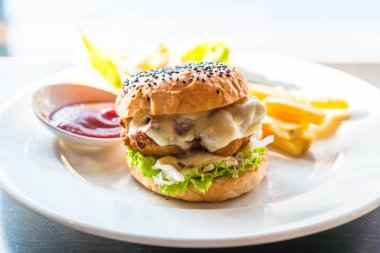 kızarmış tavuk burger peynirli