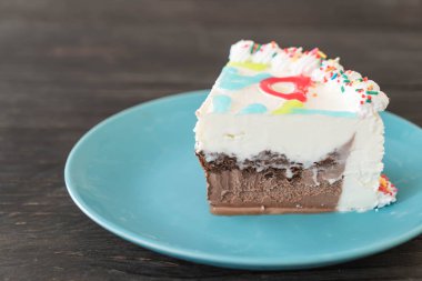 iyi ki doğdun dondurmalı pasta 