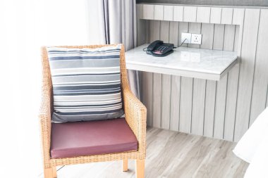 Kanepe oturma Interio dekorasyonda güzel lüks yastık