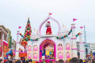 Osaka, Japonya - 21 Kasım 2016: Yeni festivale, yeniden doğmuş Parade, celeb