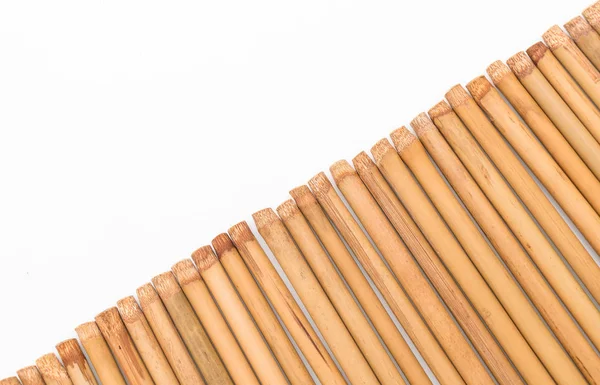 Bambu çubuk üzerinde beyaz