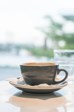 Bir fincan kahve. 