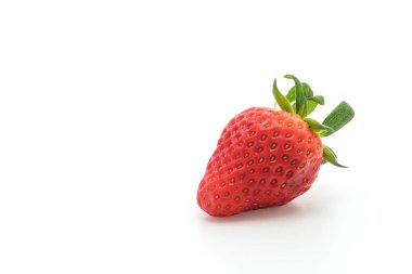 beyaz üzerine taze çilek