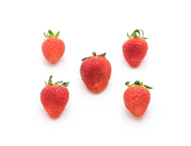 beyaz üzerine taze çilek