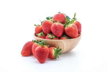 beyaz üzerine taze çilek