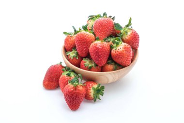 beyaz üzerine taze çilek