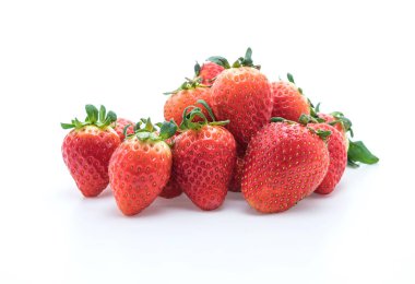 beyaz üzerine taze çilek