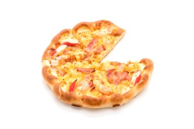 Beyaz arka plan üzerinde izole hawaiian deniz ürünleri pizza 
