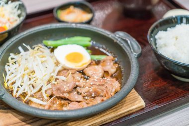 Barbekü domuz eti Japon tarzı