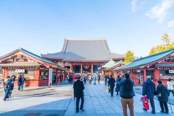 東京 11 月 28: 東京の仏教寺浅草寺で混雑した人々 — ストック写真