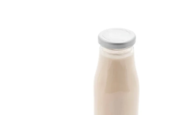 Mjölk i flaska på vit — Stockfoto
