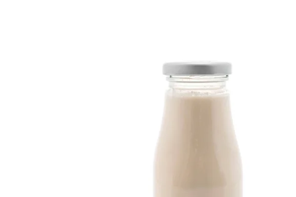 Milch in der Flasche auf weiß — Stockfoto