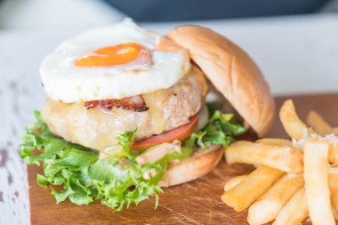 peynir domuz eti hamburger