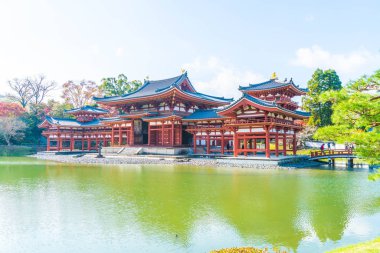 Güzel mimari Byodo içinde Kyoto tapınakta.