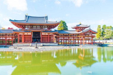 Güzel mimari Byodo içinde Kyoto tapınakta.