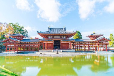 Güzel mimari Byodo içinde Kyoto tapınakta.