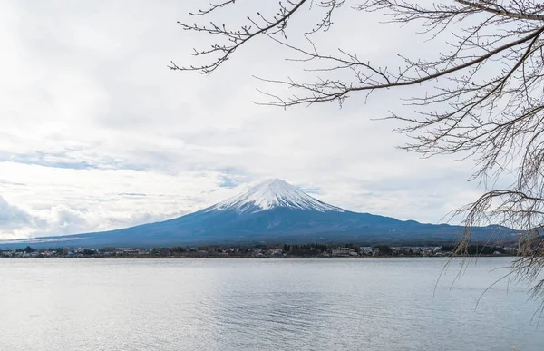 Montanha fuji san em kawaguchiko lago no japão. — Fotografia de Stock