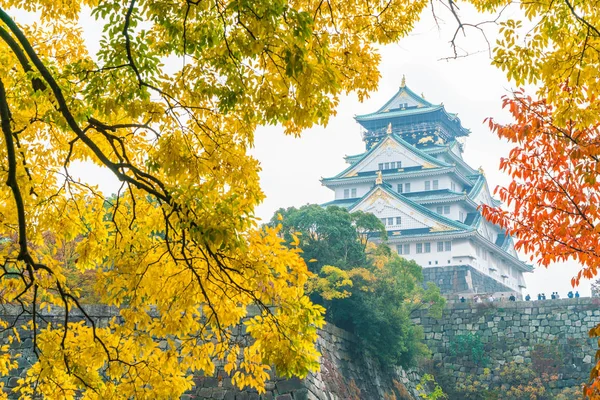 Hermosa arquitectura en el castillo de Osaka — Foto de Stock