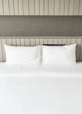 Beyaz yastık yatak yatak dekorasyon 