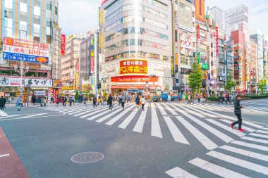 Tokyo, Japonya - 2016 Kasım 17: Shinjuku Tokyo'nın busine biridir