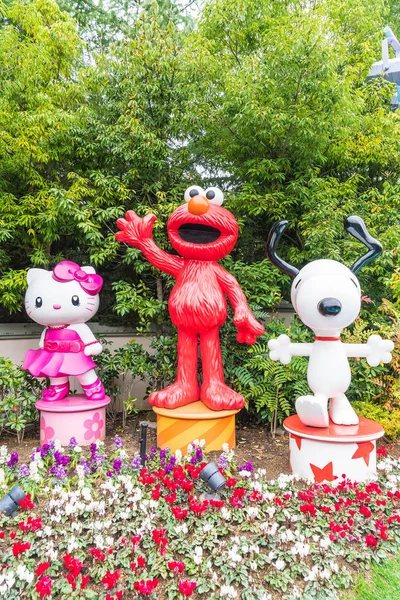 Osaka, Japonya - 21 Kasım 2016: Elmo, Kitty ve Snoopy, Cadılar Bayramı