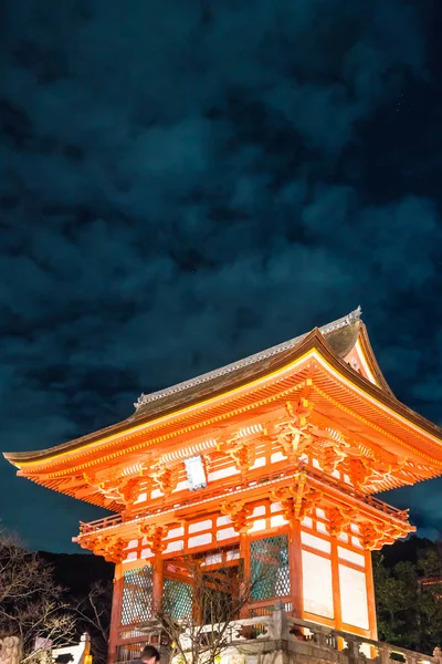 Hermosa arquitectura en Kiyomizu templo dera Kioto . — Foto de Stock