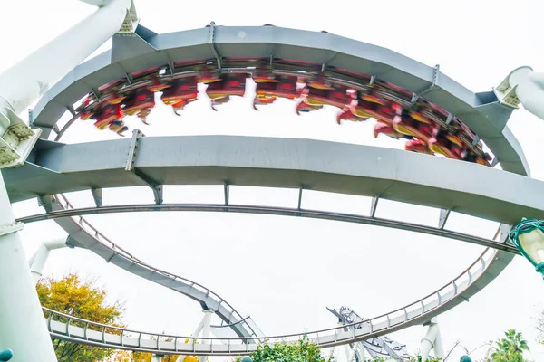 Osaka, Japonia - LIS 2016 21: Roller coaster w Universal Studios — Zdjęcie stockowe