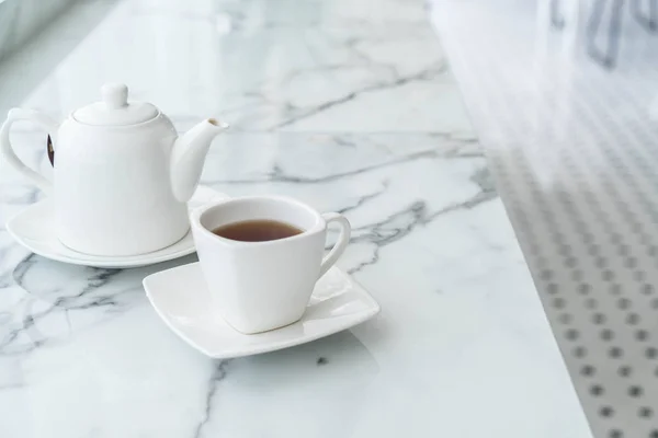 Teetasse auf dem Tisch — Stockfoto