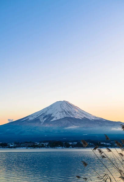 Montaña Fuji San en el lago Kawaguchiko . — Foto de Stock
