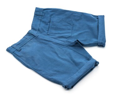 beyaz üzerine kısa pantolon