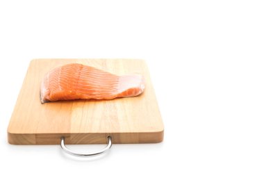 ahşap tahta üzerinde taze somon